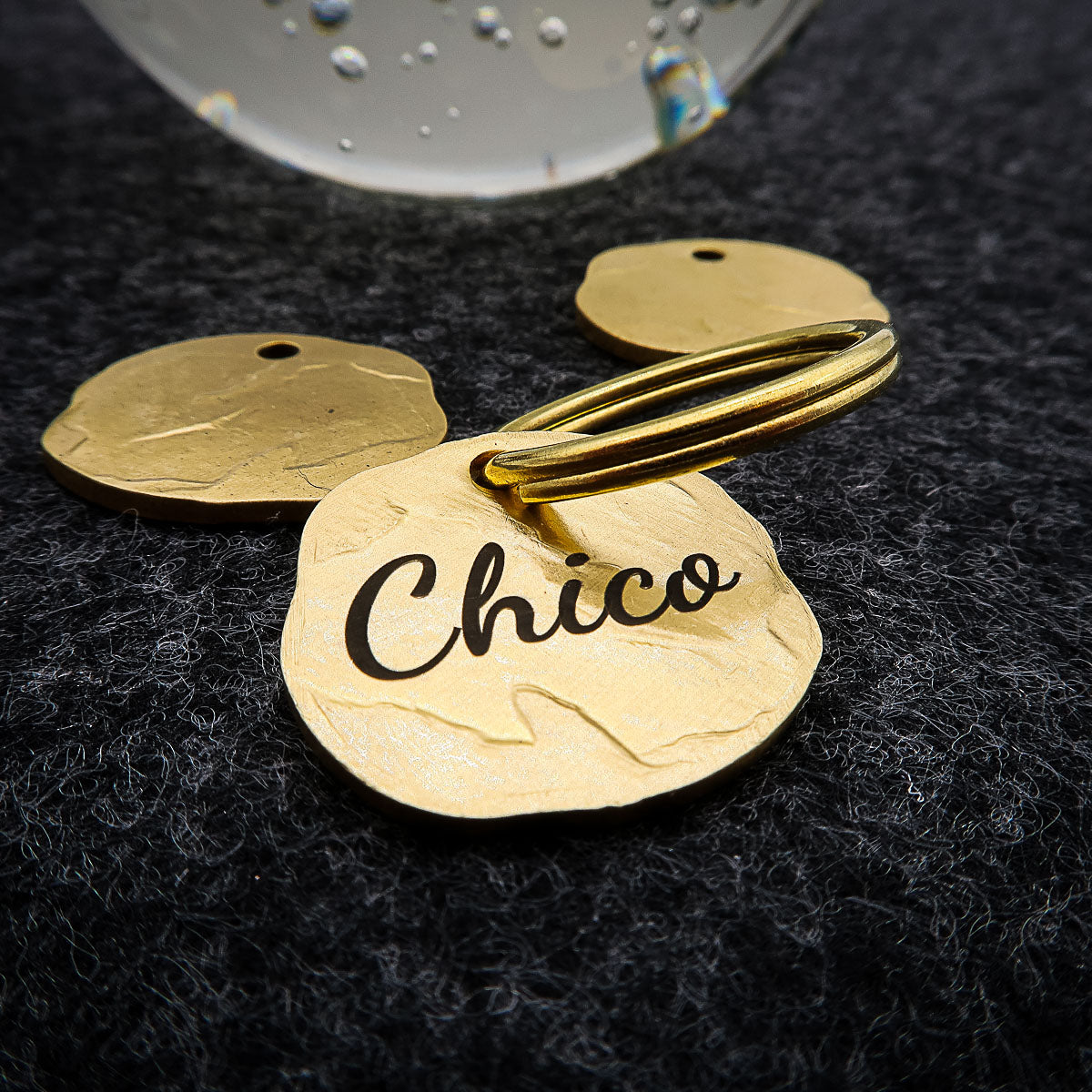 Extravagante Vintage Hundemarke mit Gravur personalisiert, Material Messing, 25mm