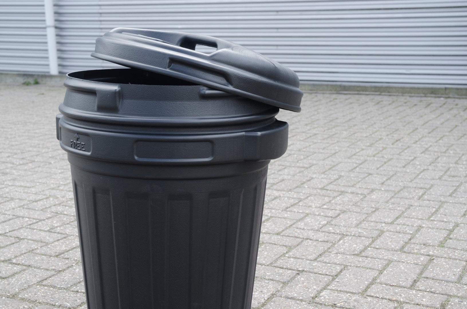 Futtertonne mit Drehverschluß 70 Liter Schwarz