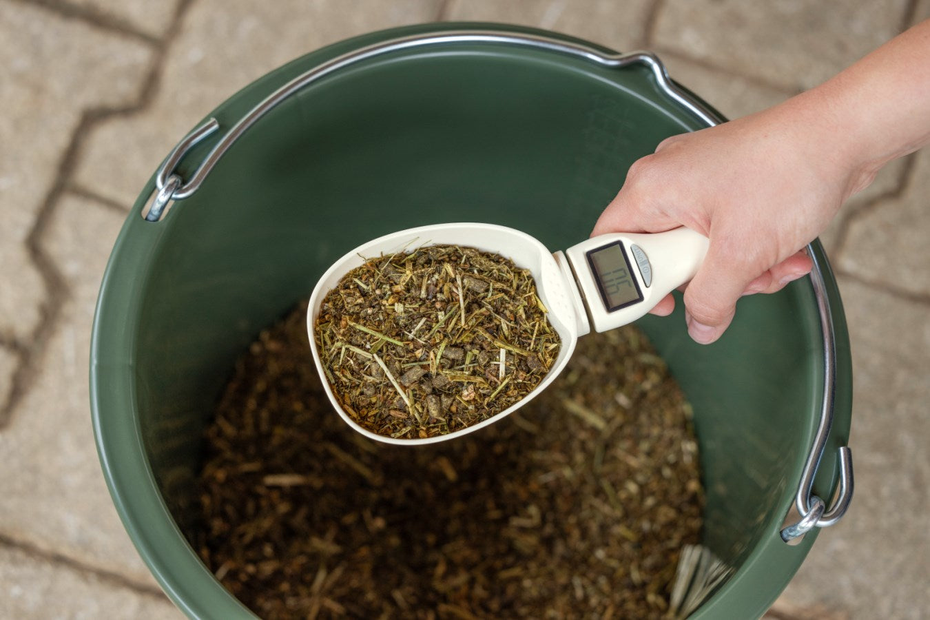 Futterschaufel mit Digitalwaage